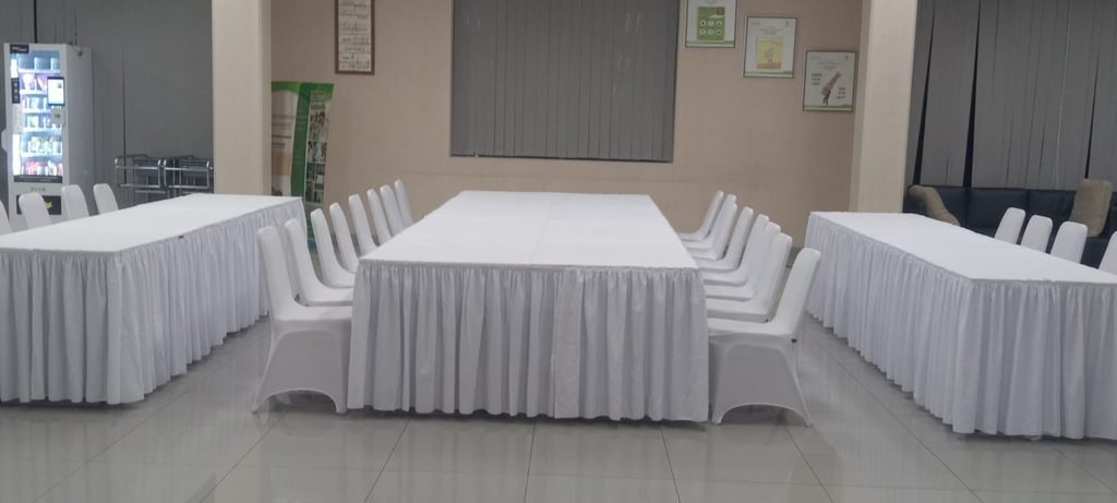 sewa meja kotak custom